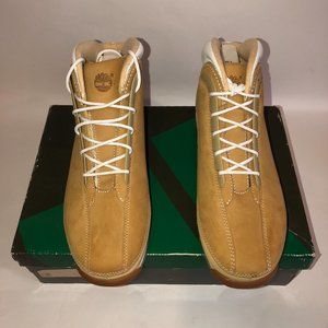 $80 TIMBERLAND MENS HIKING SNEAKER/BOOTS.